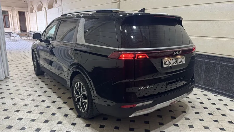 2023 yilgl - KIA CARNIVAL SOTILADI - egasini o'zidan. — фото 3