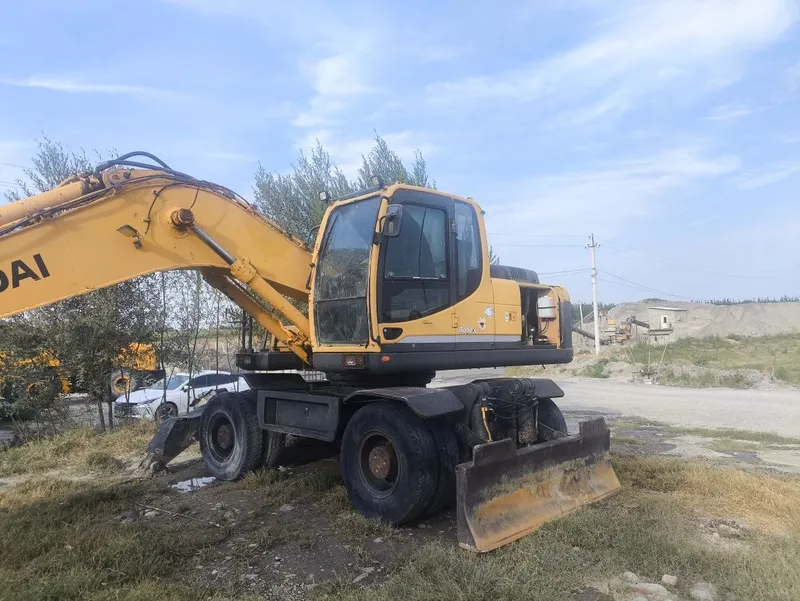 Hyundai 210 екскаватор 2 Hyundai 210 екскаватор 2