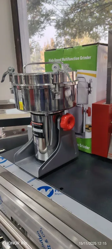 Koffe tigirmon drabilka va saxirniy pudra tayyorlaydi