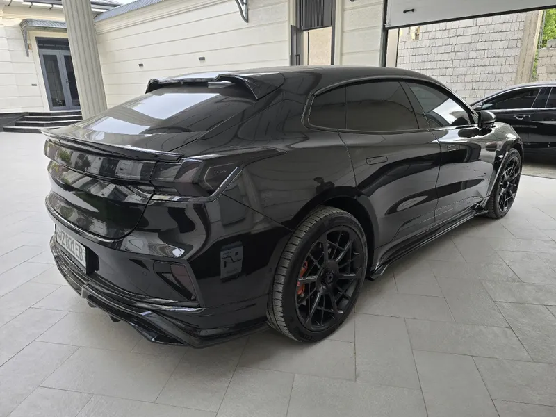 Zeekr 001 z sport 2024 alkantara salon 3