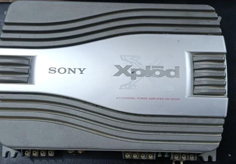 Sony kuchaytirgichi sotiladi 1