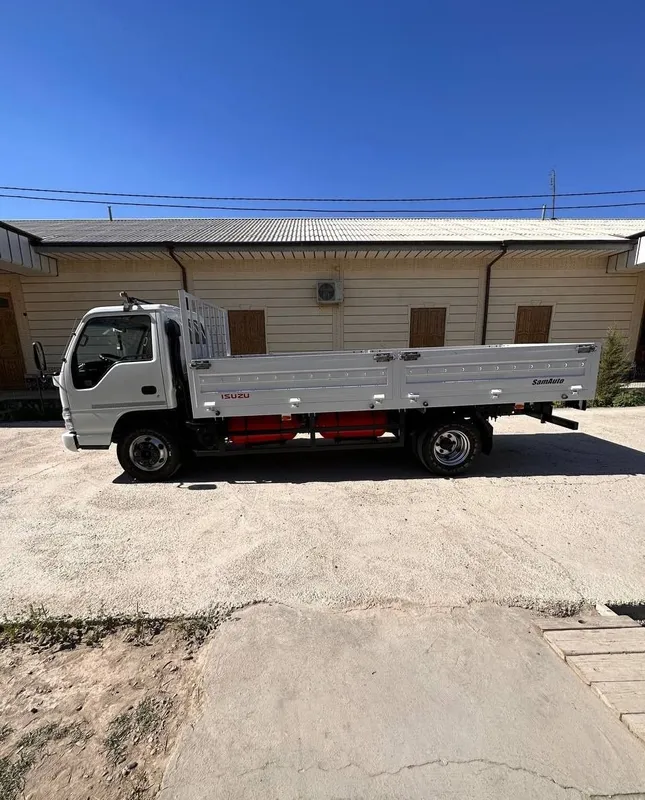 Продаётся бортовой Isuzu 2 Продаётся бортовой Isuzu 2