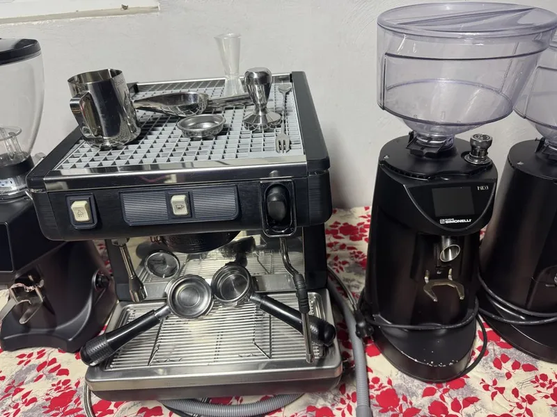Кофемашина Симонелли ( Simonelli Appia life ) кофемолка Симонелли б/у 4