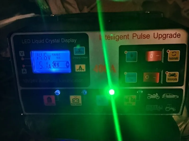 Универсальная автоматическая зарядка 12/14.6/24 Volt (до 400 Amp-Hr)!! — фото 2