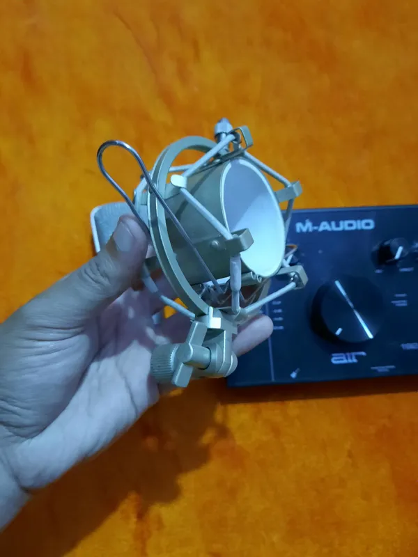 Mikrafon b1 va Zvukavoy karta M-AUDIO 192|4 4 Mikrafon b1 va Zvukavoy karta M-AUDIO 192|4 4