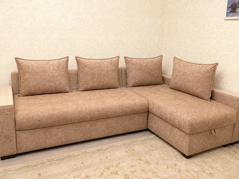 A’lo holatdagi burchakli divan. 2