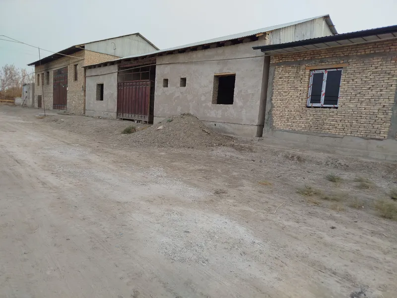 uchastka sotiladi
