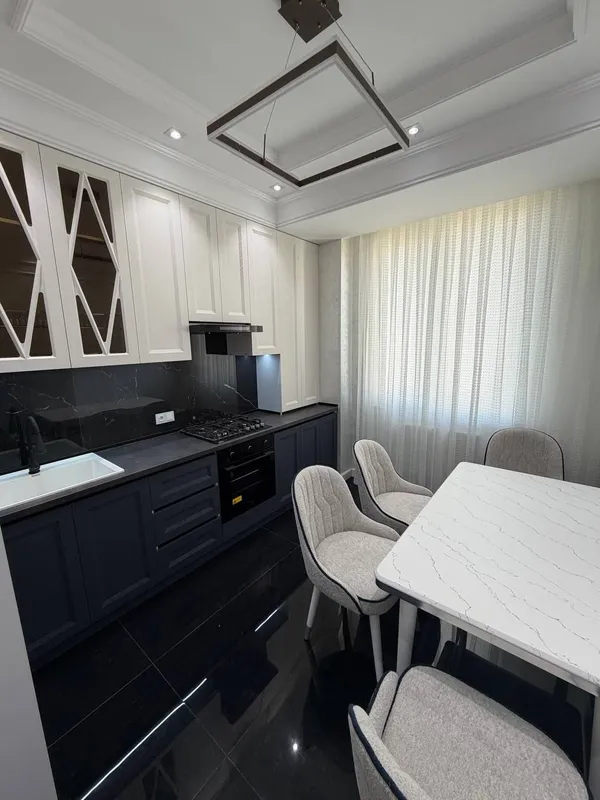 Yakkasaroy tumanida 113 m²lik 4 xonali kvartira sotiladi 2