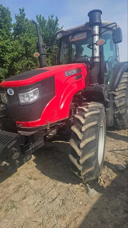 Traktor sotiladi
