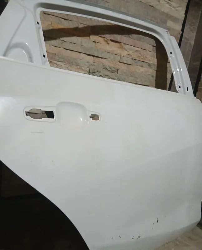 Задняя правая дверь для Malibu 2 5 Задняя правая дверь для Malibu 2 5