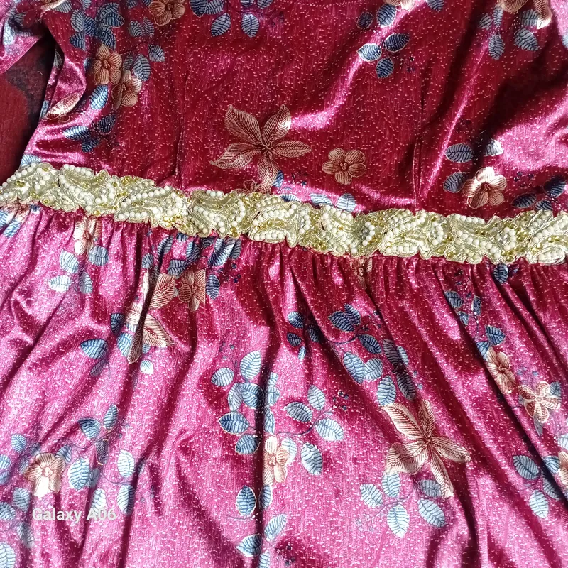 Продаётся платье по низкой цене, как новое 2 Продаётся платье по низкой цене, как новое 2