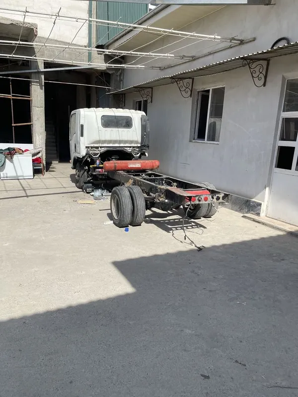 Isuzi avtobusga kabinka qoyib beramiz