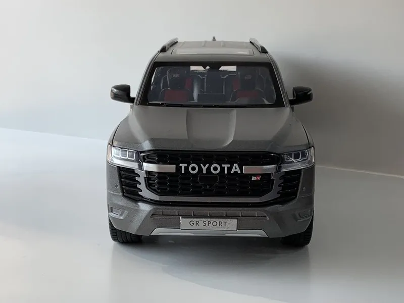 Modelka Toyota Land Cruiser 300 GR Sport 1:24 1