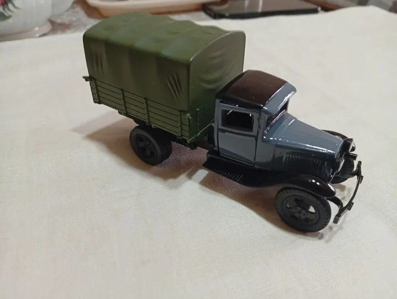 Модели масштабные 1:43 торг уместен 2 Модели масштабные 1:43 торг уместен 2