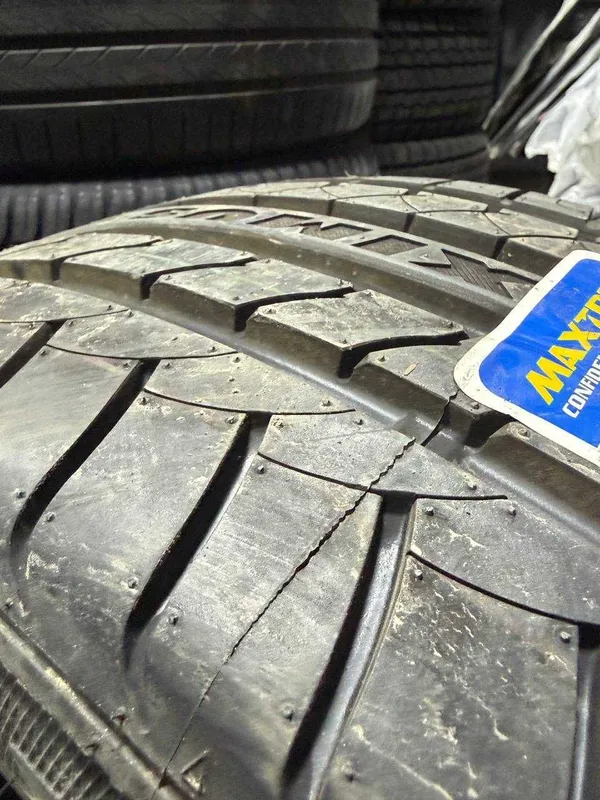Maxtrek Maximus M1 245/40R20 4