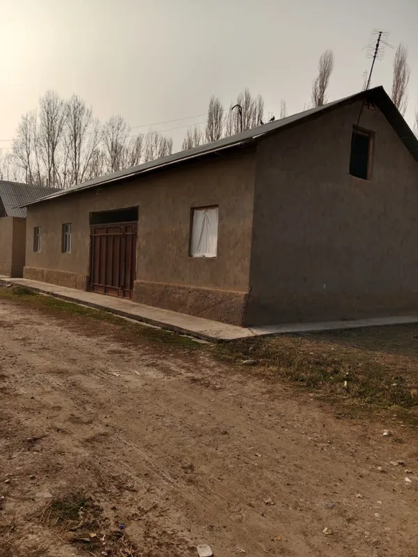 Uy sotiladi narxi 40 ming aqsh dollr