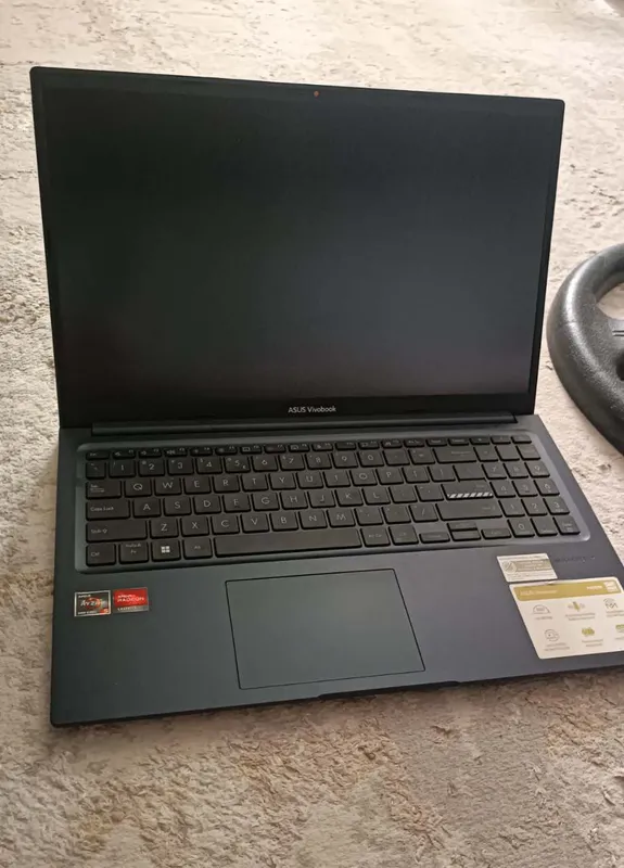 ASUS vivo book 15, windows 11 pro, Ryzen 5 5600