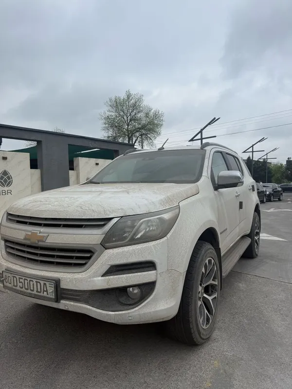 Trailblazer oq masla 2021 yil yurmagan 3.5 litr 1 Trailblazer oq masla 2021 yil yurmagan 3.5 litr 1