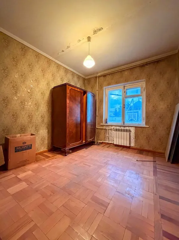 Продаётся просторная 4-комнатная квартира, раздельные комнаты, кирпичный дом 3