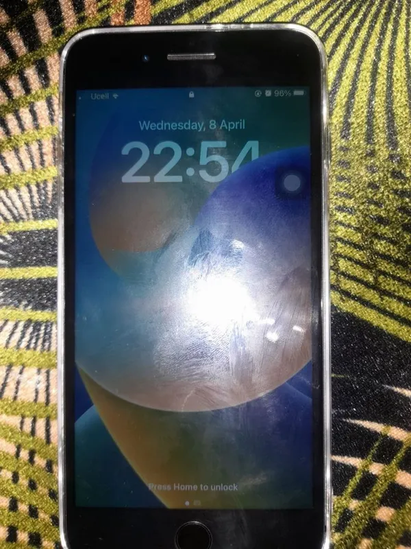 Iphone 8plus. 100% 1 Iphone 8plus. 100% 1