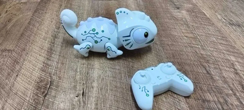 Игрушка на пульте хамелеон