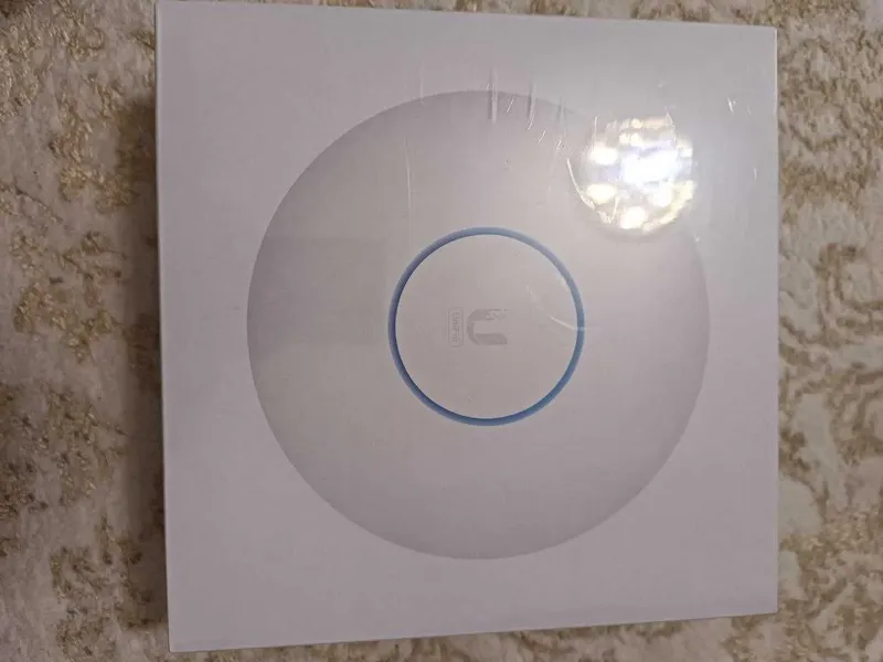 Продаётся точка доступа Ubiquiti UniFi 6 Pro (U6-Pro)