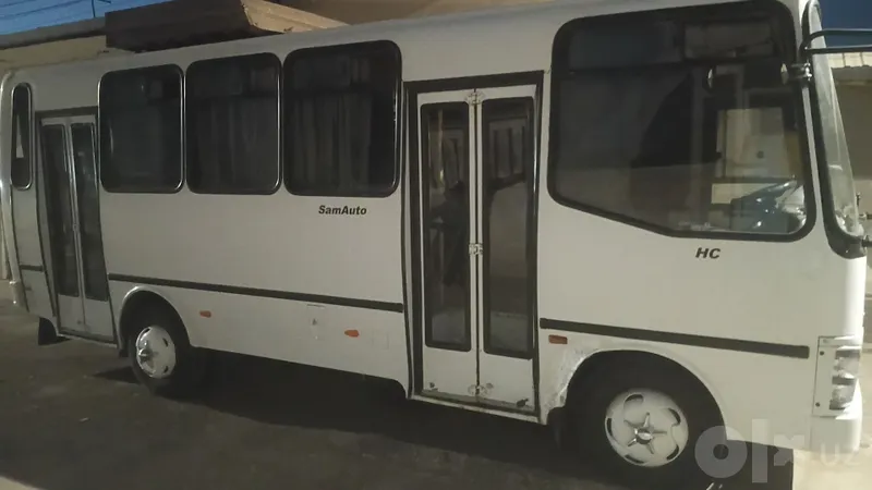 Isuzu avtobus 2017. Yil 4 Isuzu avtobus 2017. Yil 4