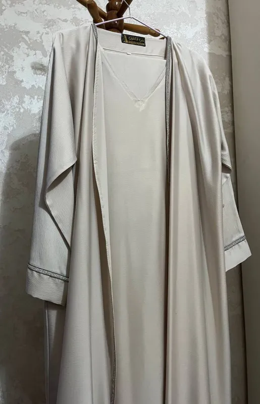 Pol  Abaya