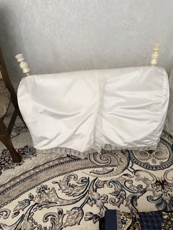 Oq Beshik hamma narsalari bilan(korpacha,pardasi, bogichlari
