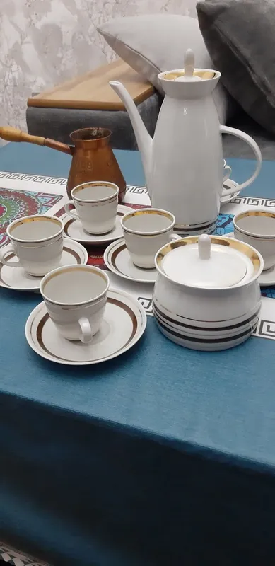 Кофейный миниатюрный ,светский сервиз.