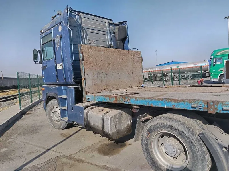 Организация продаёт тягач RENAULT 2