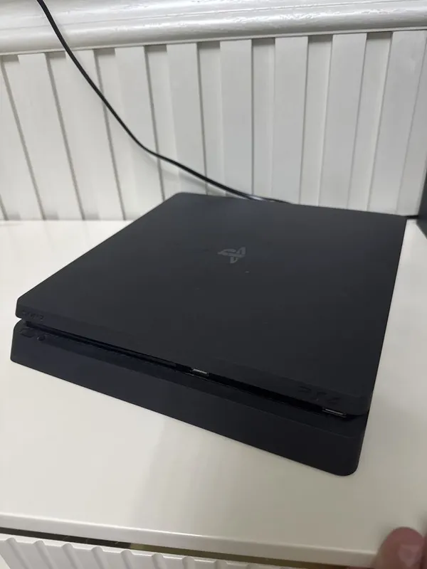 PlayStation 4 revision "Slim" 1TB 2215B PlayStation 4 revision "Slim" 1TB 2215B