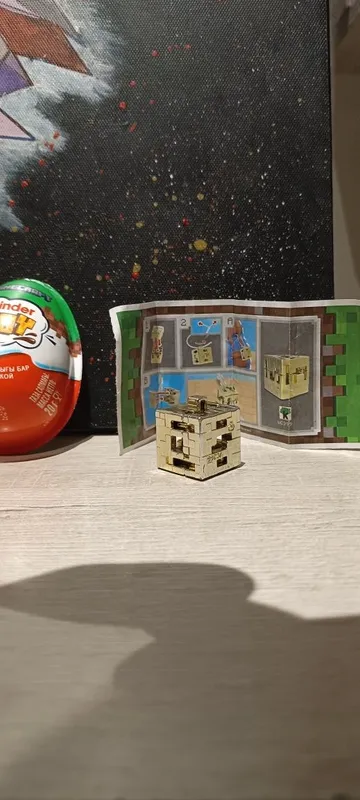 Продаю Kinder Joy Minecraft золотой куб — фото 2