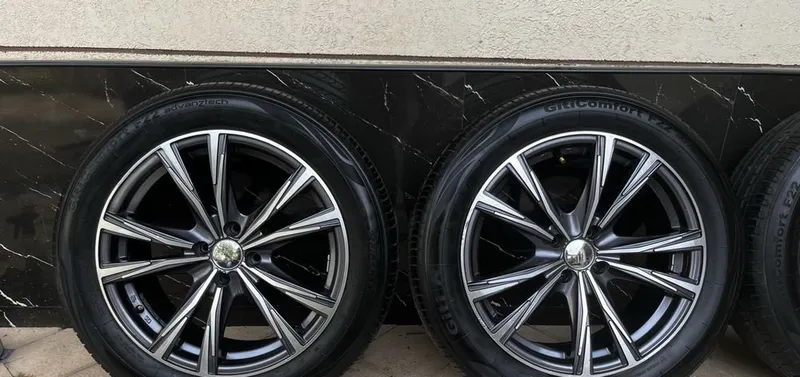 Диски с шинами в отличном состоянии 215/55 R17 2 Диски с шинами в отличном состоянии 215/55 R17 2