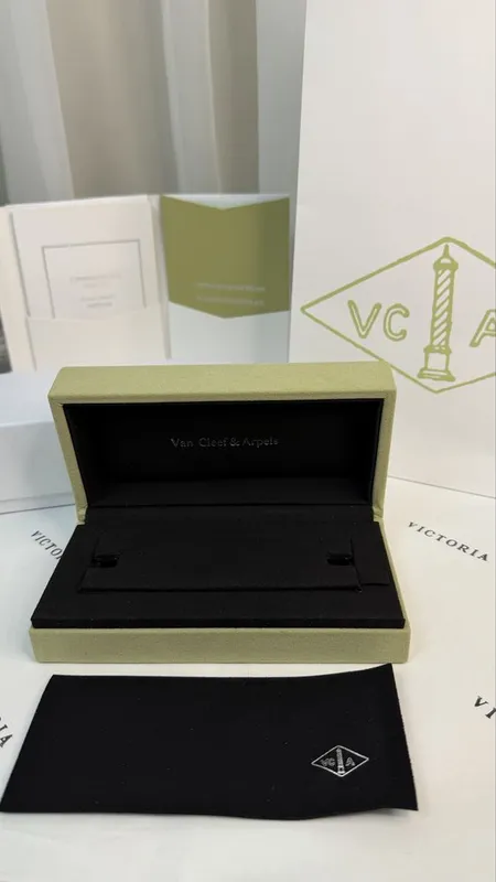 Оригиналтная упаковка Van Cleef & Arpels 5 Оригиналтная упаковка Van Cleef & Arpels 5