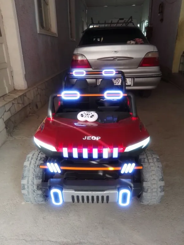 Bolalar uchun Pultli mashina