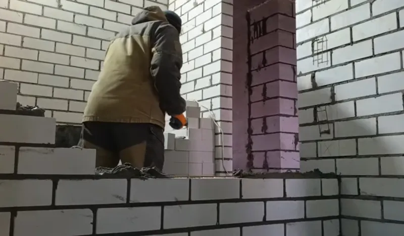 Кдадка кирпича