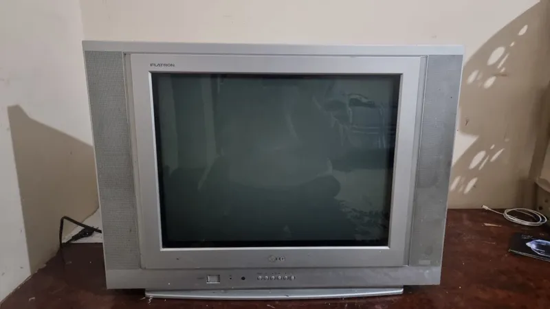 LG flatron televizor sotiladi