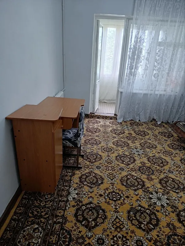 Маклер. Сдам 1/3/4 Сергели -2. С мебелью и ремонтом. Галерейного типа