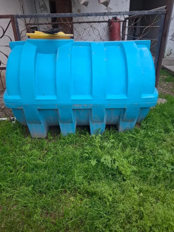 Suv bochka sotiladi 1000litr Suv bochka sotiladi 1000litr