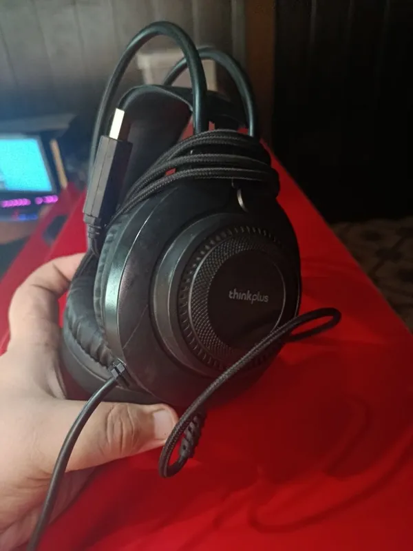 Продам наушники Lenovo в отличном состоянии Продам наушники Lenovo в отличном состоянии