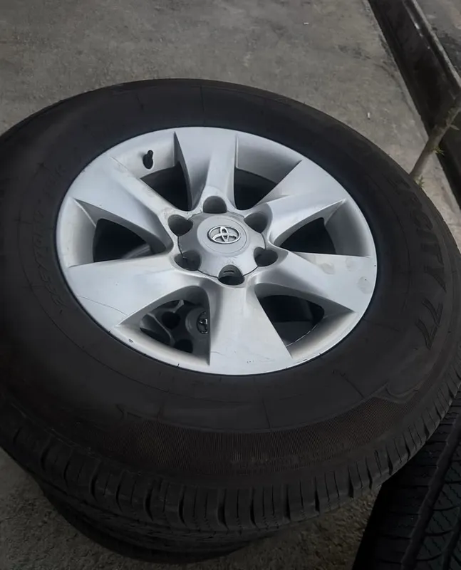 Идеальное состояние дисков и шин Toyota Prado 150 5