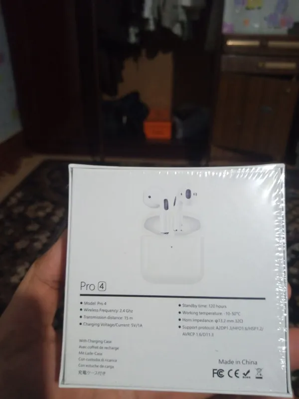 Quloqchin Pro 4madeli 100foiz ishlaydi zaryadchigiham ishlaydi 2 Quloqchin Pro 4madeli 100foiz ishlaydi zaryadchigiham ishlaydi 2