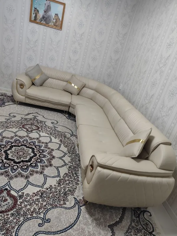 Мебел гостиные хорошем состоянии