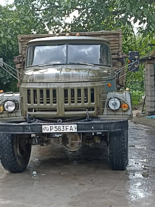 Zil yuk mashinasi sotiladi 1 Zil yuk mashinasi sotiladi 1