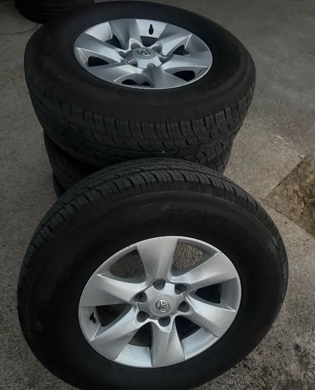 Идеальное состояние дисков и шин Toyota Prado 150 2