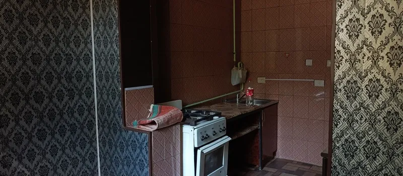 Сдаётся своя квартира 3 комнатная на первом этаже — фото 5