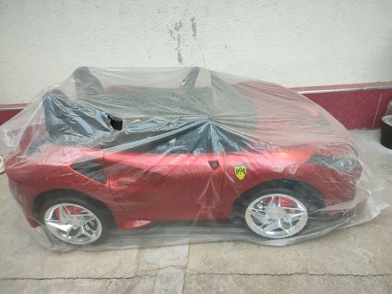 Срочно продается новая детская машина Ferrari в упаковке