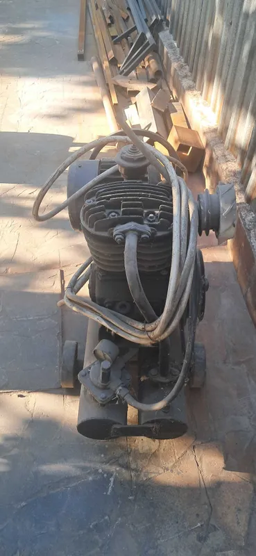 Kompressor sotiladi katta
