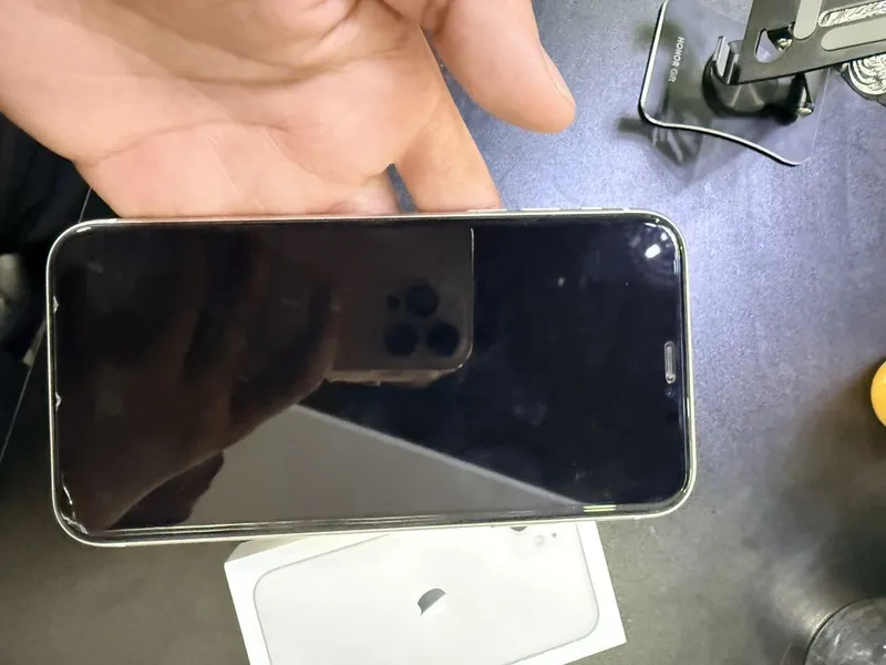 Iphone 11 pamyat 64 — фото 1